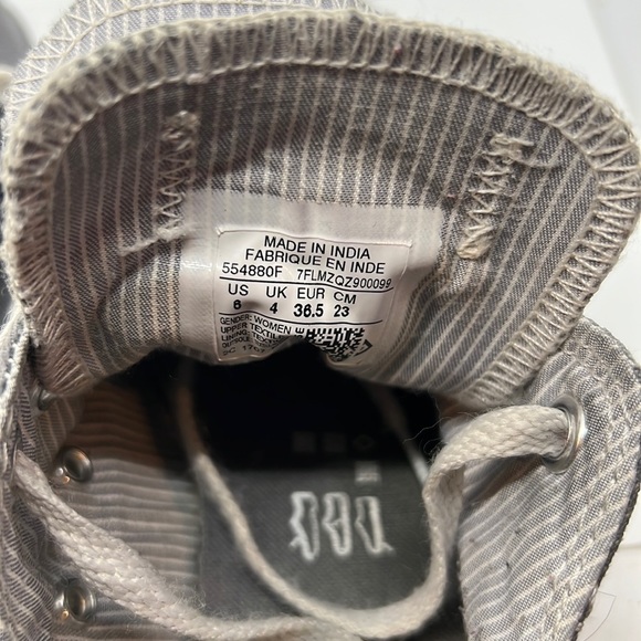 Women’s Converse canvas double tongue Chuck Taylor low tops - Picture 12 of 12